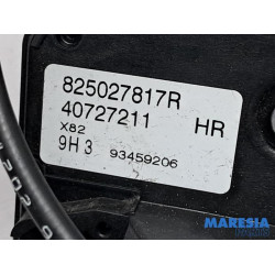 Renault - Trafic - Sliding door lock mechanism, right