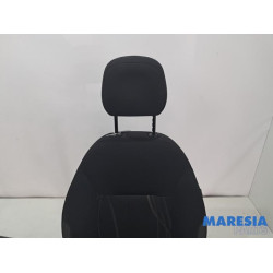 Peugeot - 208 - Sitz links