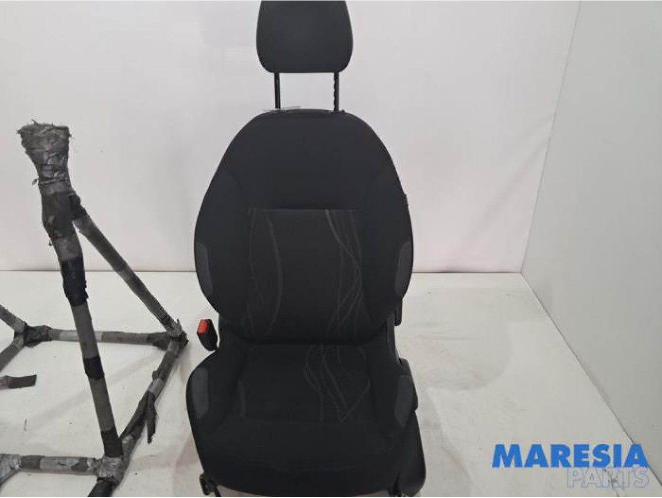 Peugeot - 208 - Sitz links