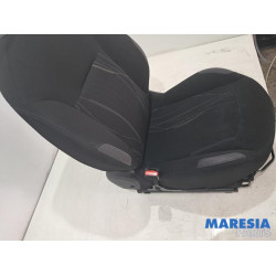Peugeot - 208 - Sitz links