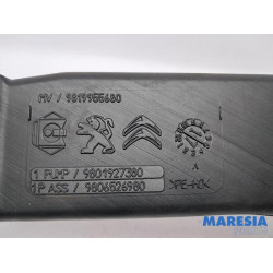 Peugeot - 308 - Front windscreen washer reservoir