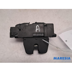 Peugeot - 308 - Tailgate lock mechanism