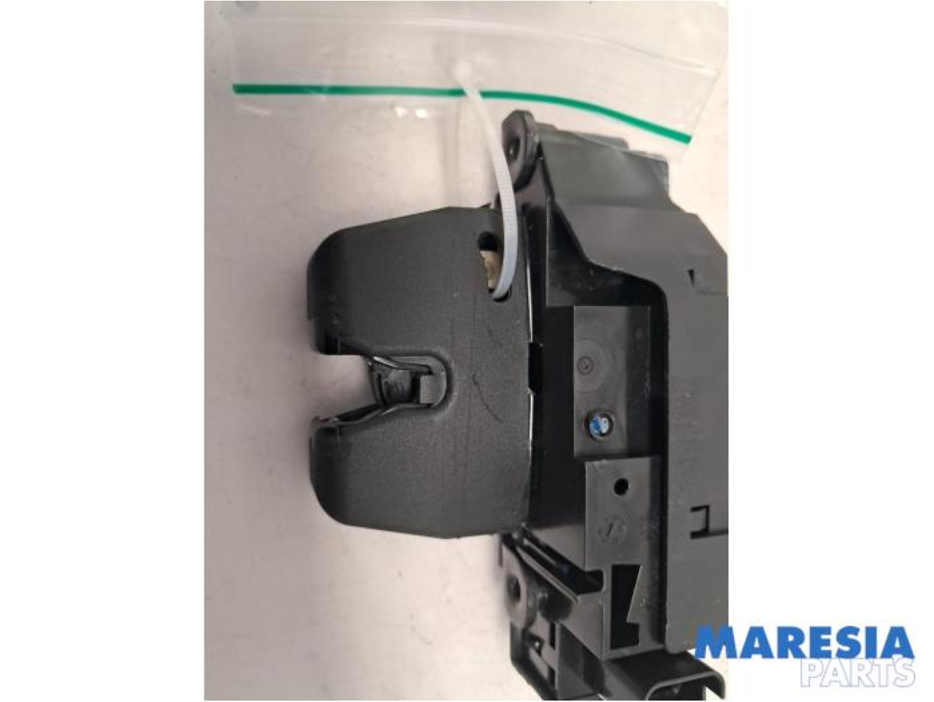 Peugeot - 308 - Tailgate lock mechanism