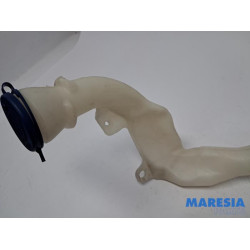 Peugeot - 208 - Front windscreen washer reservoir