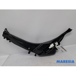 Peugeot - 308 - Front windscreen washer reservoir