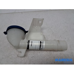 Peugeot - 308 - Front windscreen washer reservoir