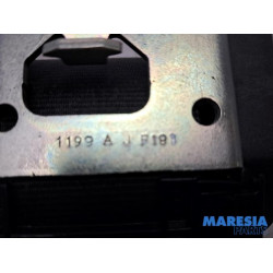 Peugeot - 208 - Front seatbelt, left