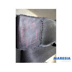 Peugeot - 208 - Front seatbelt, left