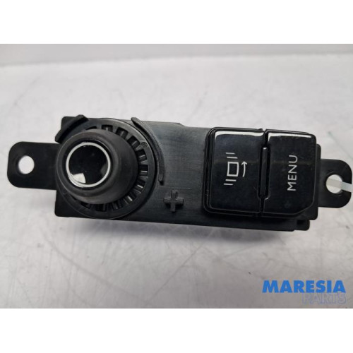 Peugeot - 208 - Multi-media control unit