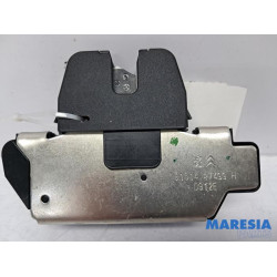Peugeot - 208 - Tailgate lock mechanism