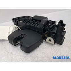 Peugeot - 208 - Tailgate lock mechanism