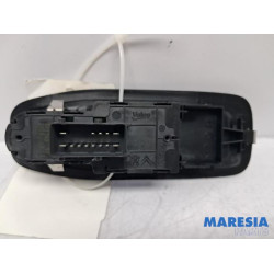 Peugeot - 208 - Multi-functional window switch