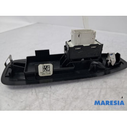 Peugeot - 208 - Electric window switch