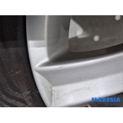 Peugeot - 207 - Sportvelgenset + banden