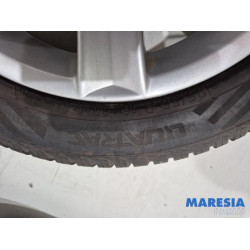 Peugeot - 207 - Sportvelgenset + banden