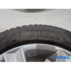 Peugeot - 207 - Sportvelgenset + banden