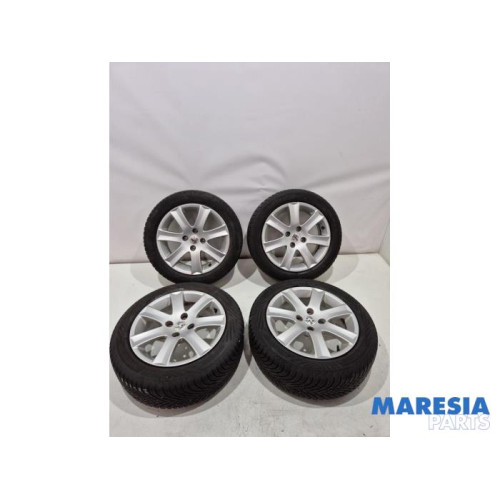 Peugeot - 207 - Sportvelgenset + banden