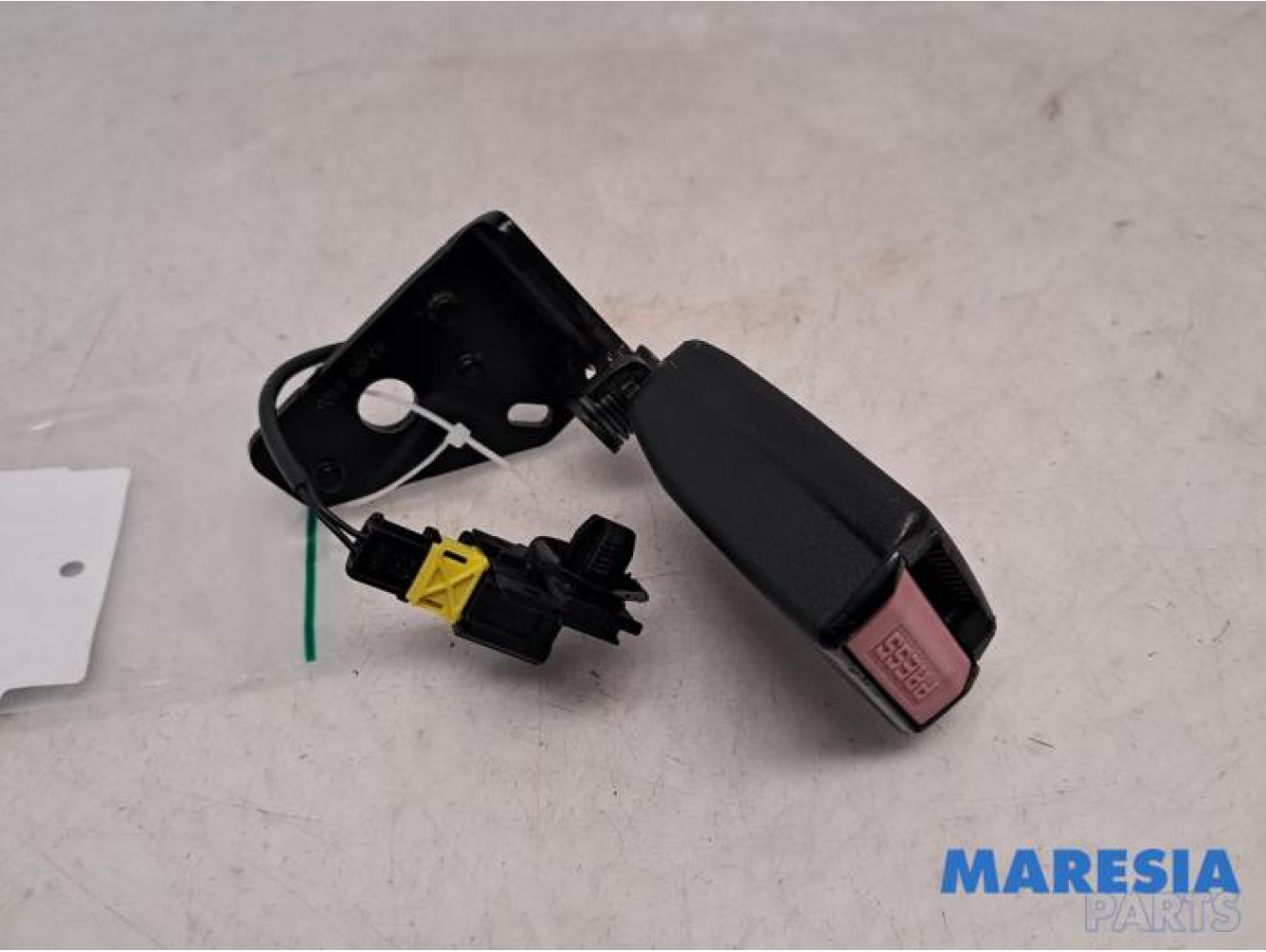 Peugeot - 207 - Insertion ceinture de sécurité arrière gauche