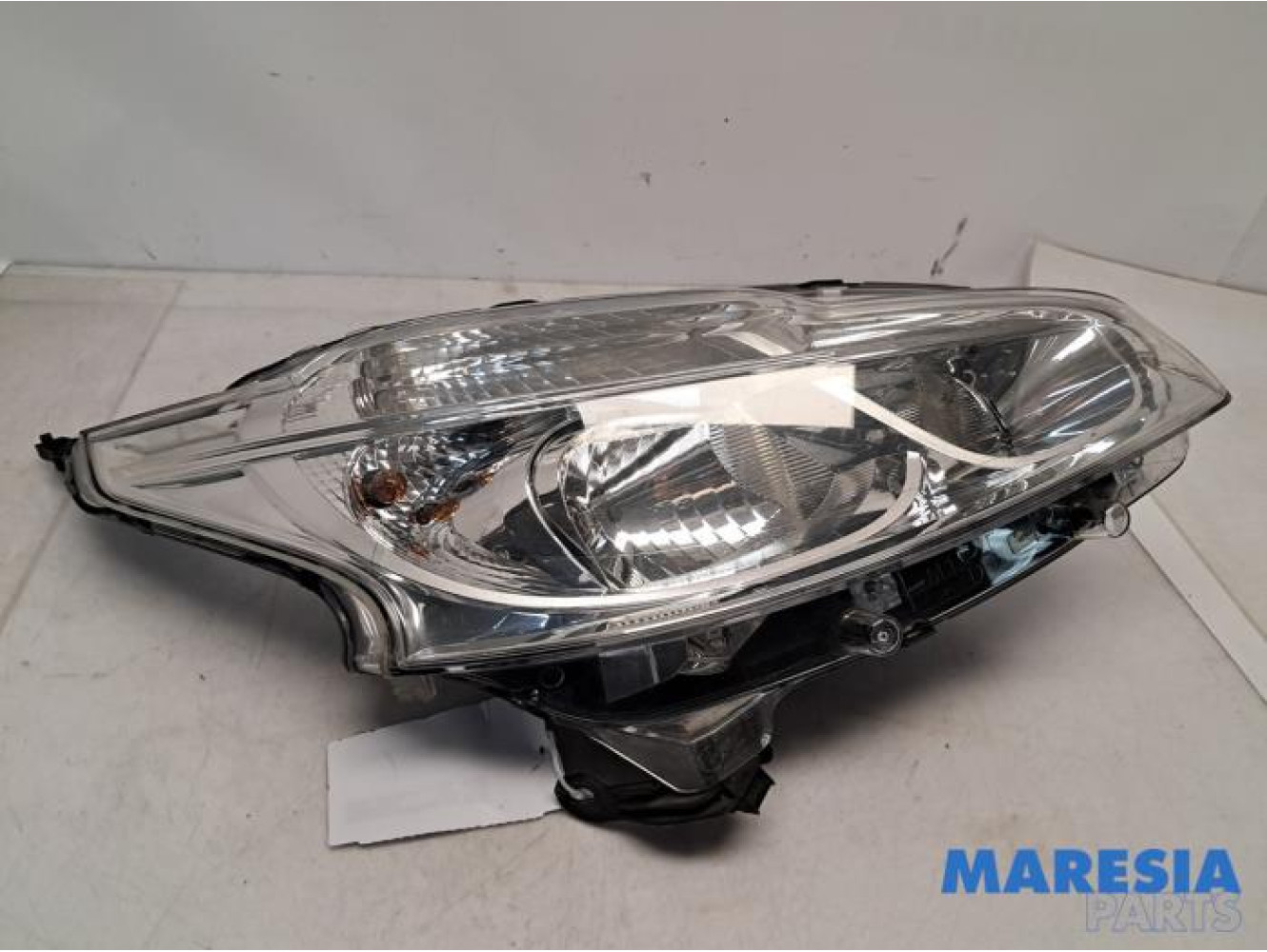 Peugeot - 208 - Headlight, right