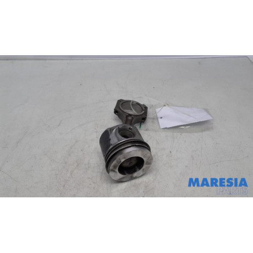 Opel - Vivaro - Pleuelstange