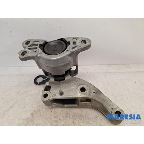 Renault - Trafic - Engine mount