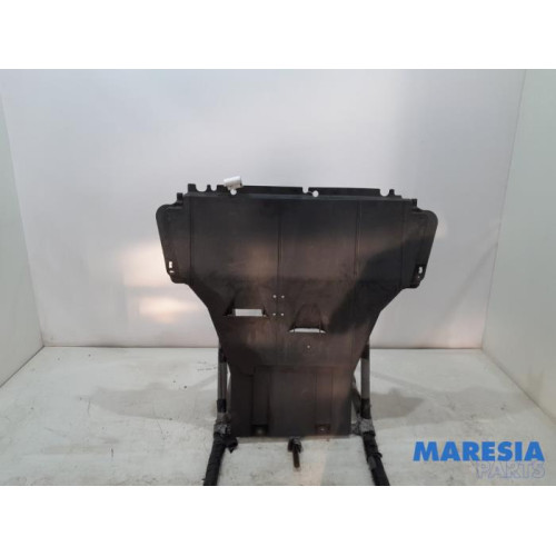 Renault - Megane - Engine protection panel