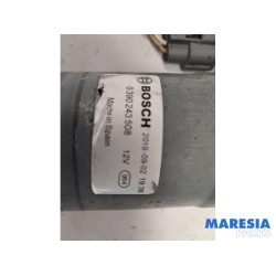 Renault - Trafic - Front wiper motor