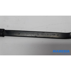 Renault - Trafic - Front wiper arm