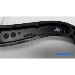 Renault - Trafic - Front wiper arm