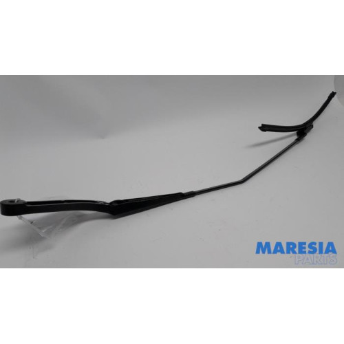 Renault - Trafic - Front wiper arm