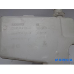 Renault - Trafic - Front windscreen washer reservoir
