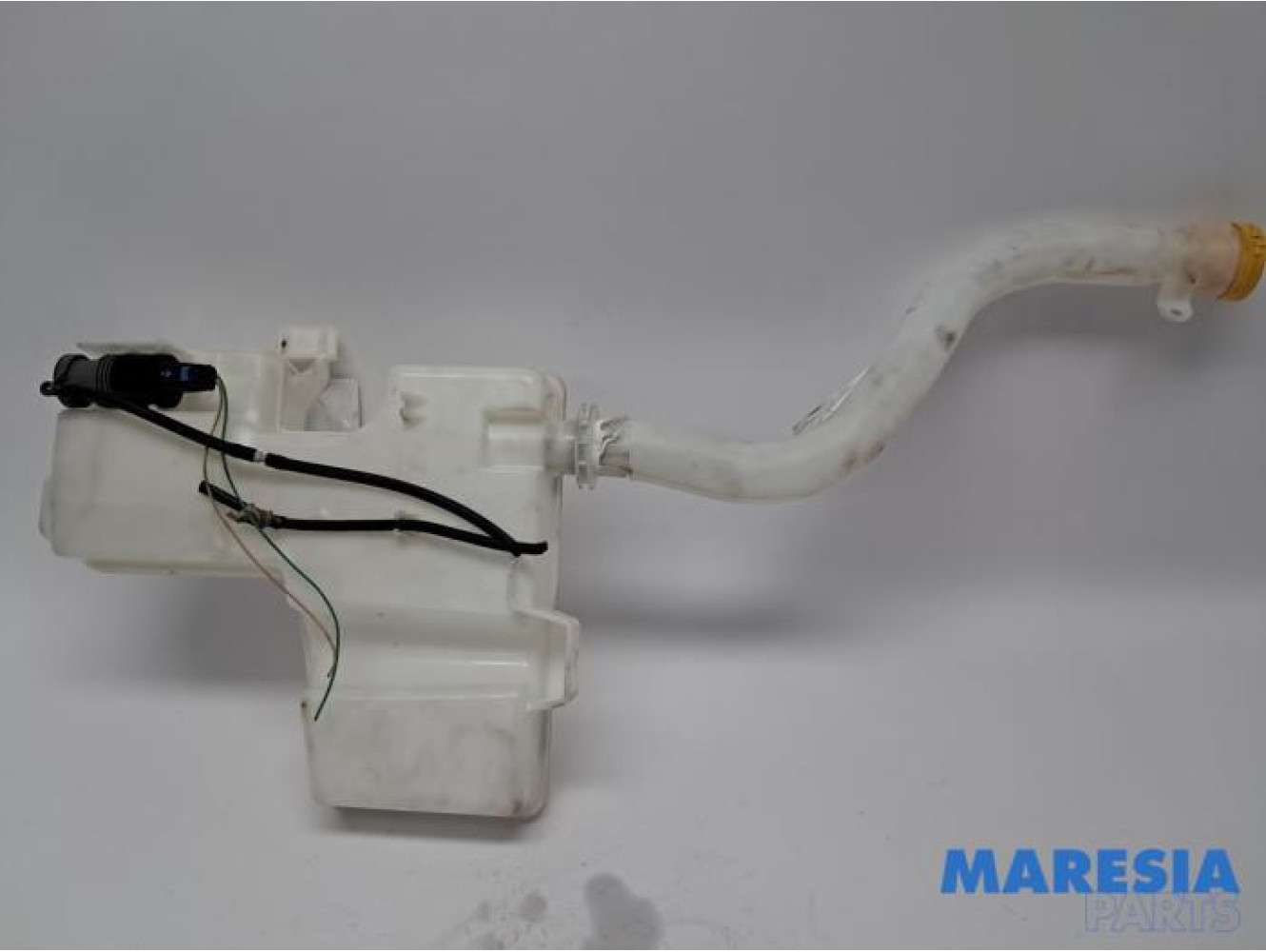 Renault - Trafic - Front windscreen washer reservoir