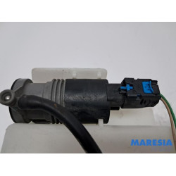 Renault - Trafic - Front windscreen washer reservoir