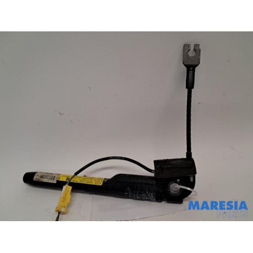 Fiat - 500 - Seatbelt tensioner, left