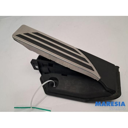 Alfa Romeo - Giulia - Accelerator pedal