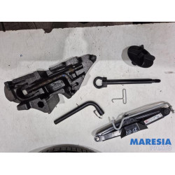 Renault - Megane - Krikset + reservewiel