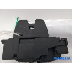 Peugeot - 308 - Tailgate lock mechanism