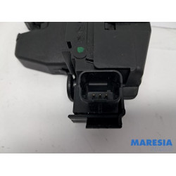 Peugeot - 308 - Tailgate lock mechanism