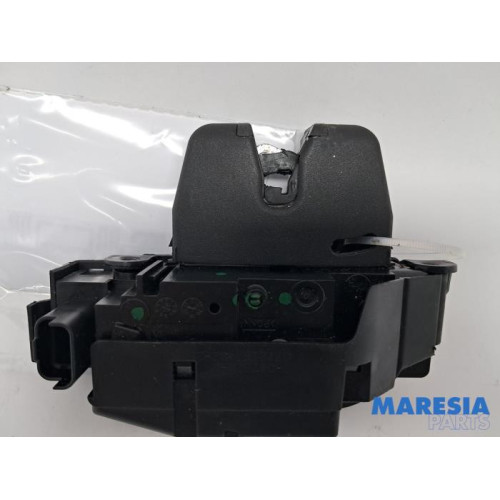 Peugeot - 308 - Tailgate lock mechanism