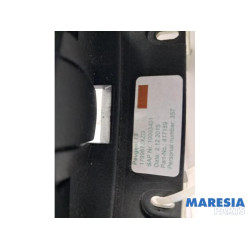 Peugeot - 308 - Armrest