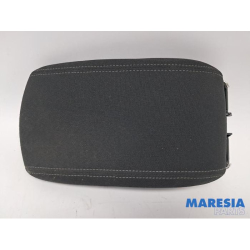 Peugeot - 308 - Armrest
