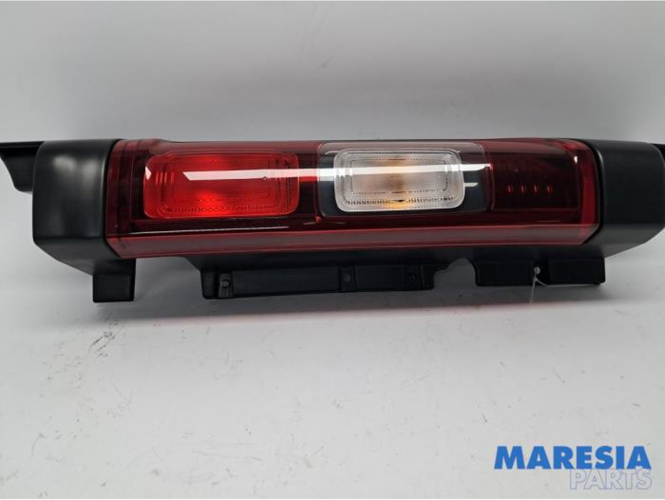 Nissan - NV300 - Achterlicht links
