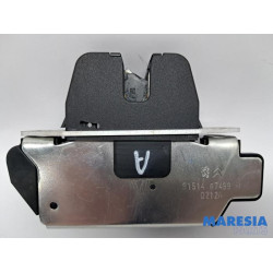 Peugeot - 208 - Tailgate lock mechanism