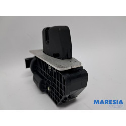 Peugeot - 208 - Tailgate lock mechanism