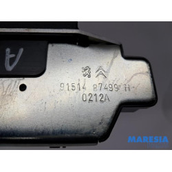 Peugeot - 208 - Tailgate lock mechanism