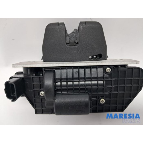 Peugeot - 208 - Tailgate lock mechanism