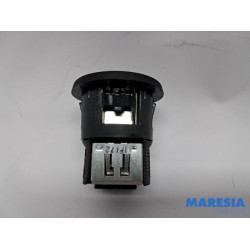 Peugeot - 208 - AUX / USB connection