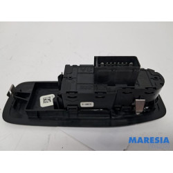 Peugeot - 208 - Multi-functional window switch