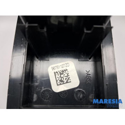 Peugeot - 208 - Multi-functional window switch
