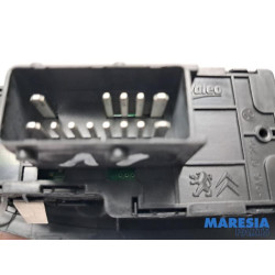Peugeot - 208 - Multi-functional window switch